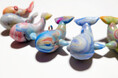 新登場!ペットボトルキャップから「生物多様性クジラキーホルダー」— 小川小中学校とPrecious Plasticの協働で誕生