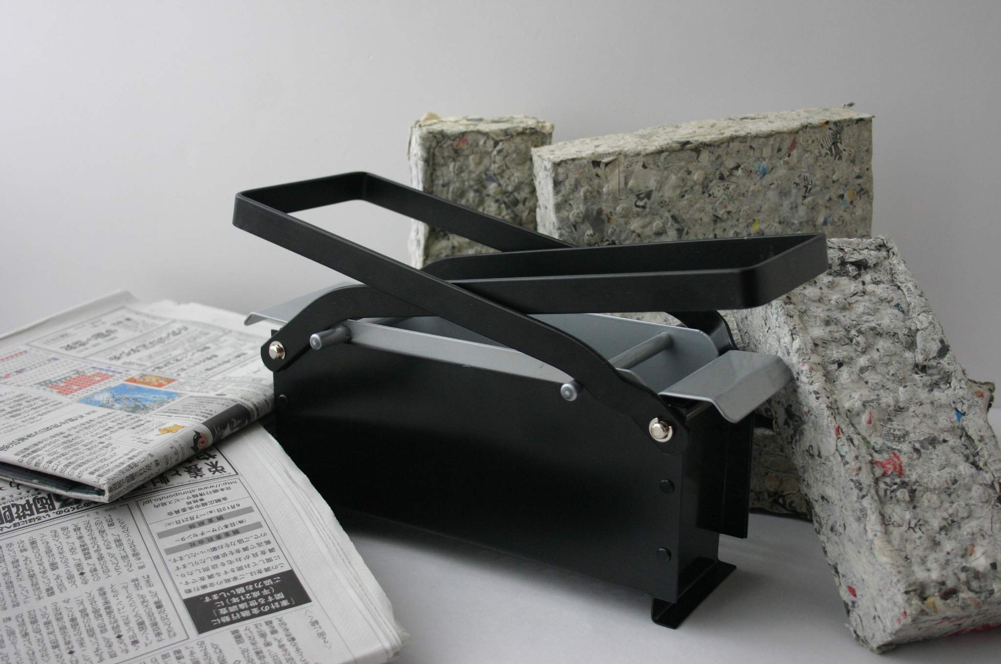 新聞ブリケットメーカー耐久性のある鉄素材環境にやさしい紙古紙を