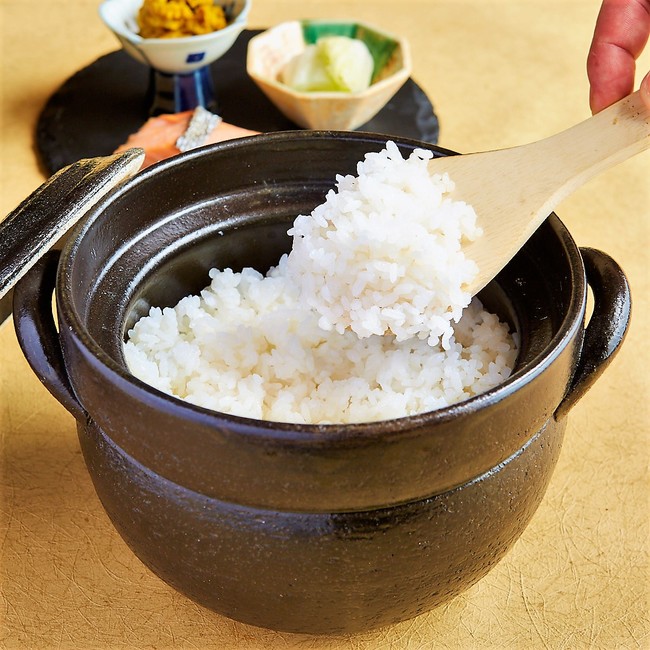 魚沼産コシヒカリ又は岩船産コシヒカリ米を使用した土鍋ご飯
