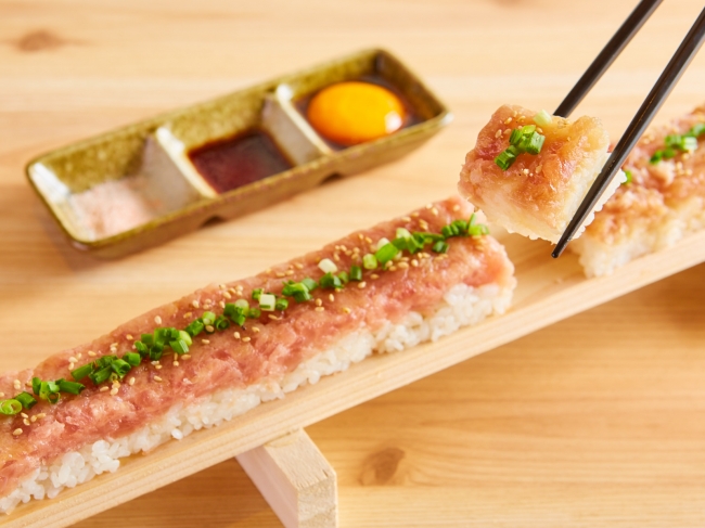 『選べる3色海鮮ユッケ寿司』が半額キャンペーン！