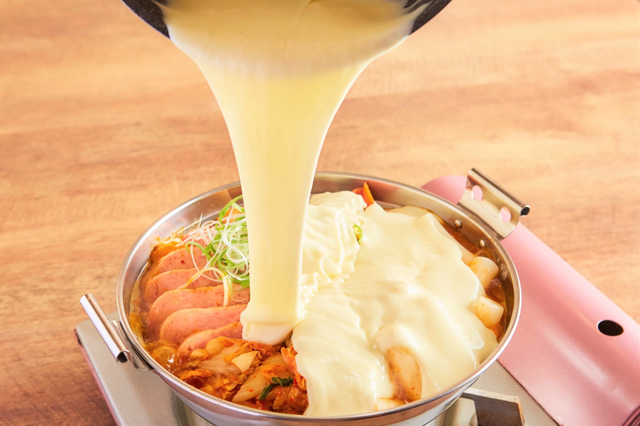 最旬 韓国グルメ 滝チーズトッポギ鍋 が九州 初上陸 博多牛臓にて11 14 木 より提供開始いたします 株式会社tbi Japanのプレスリリース