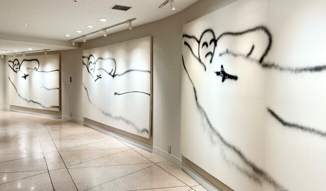 横浜マリンタワー2階ギャラリーにて 「存在が花する」須田日菜子個展