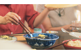 「我が家の味」から「地元の味」を考える―アーティスト永田康祐が横浜・象の鼻テラスで展覧会「庭とキッチン」を開催