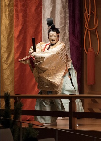 能「融」(金春流)山井綱雄(撮影:辻井清一郎) 能「融」(金春流)山井綱雄(撮影:辻井清一郎)