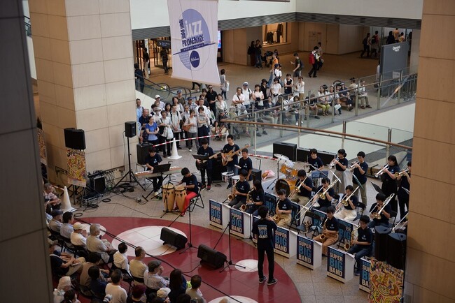 ݂ȂƂ݂炢Super Big Band @NC[YXNGA