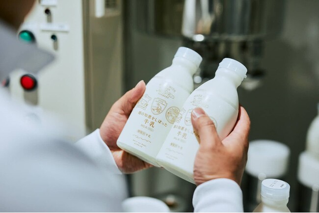 地元産の生乳をつかって道の駅内のクラフト「ミルク工房」で加工するオリジナル牛乳