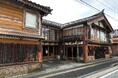 【さどの島銀河芸術祭】佐渡の心に触れる、佐渡おけさ・能・のろま人形・鬼太鼓・わら細工・民俗学・歴史的建造物を満喫するツアーを販売 アートと豊かな文化が交錯する佐渡島で、心に残る体験を!