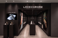 15周年を迎える「LOVECHROME®(ラブクロム)」の新店舗が名古屋栄三越1階に8月28日(金)ニューオープン。東海エリア唯一のフルラインナップ*を展開。