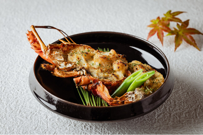 [焼き物] 伊勢海老味噌󠄀グラタン　柿えのき　平茸　 スナップエンドウ　パセリ