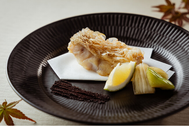 [揚げ物] 甘鯛松笠揚げ　自家製味噌󠄀パウダー　かぼす　セロリ浅漬け