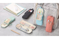 ファスナー半開・全開で使い分け！スぺパにこだわった2WAYペンケース「sleena PENCASE（スリーナペンケース）」を2026年1月下旬に発売