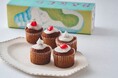 ひとくちでタイムスリップ!フェアリーケーキフェア、夏の新作は “新しいのに懐かしい” フルーツケーキが進化したレトロなカップケーキ&生バターサンド。7/31(木)より全店舗で新発売