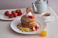 ショコラ×いちご×紅茶が織りなす、ビブリオテークの〈バレンタインパンケーキ〉登場。アールグレイ香る濃厚リッチなショコラムースに、いちごとオレンジの余韻を添えて。