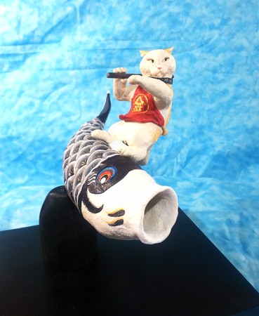 存在感のある猫の立体作品。 「ネコロジックアーツ」 サーフィング金太郎44,000円（税込）