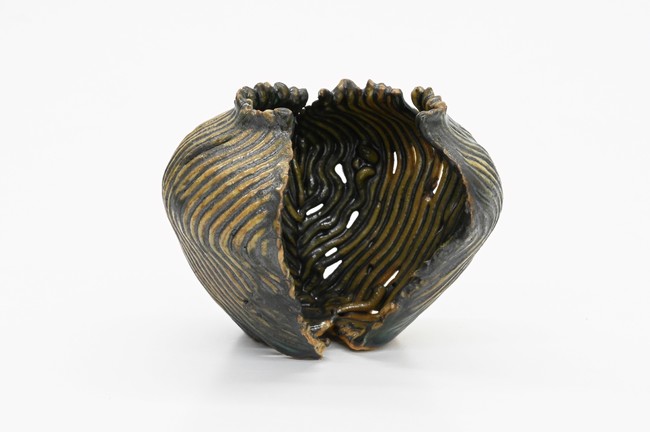 松森洋駆「Flow-vase-1」　 （陶、8.5×10.5×8.5cm） 13,200円