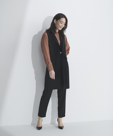 「23区」ロングジレ Sサイズ・レギュラーサイズ 33,000円、Lサイズ :34,100円 「23区」ロングジレ Sサイズ・レギュラーサイズ 33,000円、Lサイズ :34,100円