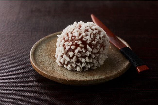 「とらや」カラメル求肥と紅茶餡の生菓子 （1個）540円[販売予定数250] ※各日11時30分より販売