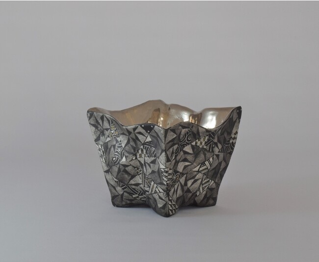 「anima」(13) (磁土、辺10×高さ8cm、箱後日) 176,000円 「anima」(13) (磁土、辺10×高さ8cm、箱後日) 176,000円