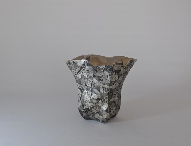「anima」(7) (磁土、辺11.5×高さ12cm、箱後日) 242,000円 「anima」(7) (磁土、辺11.5×高さ12cm、箱後日) 242,000円