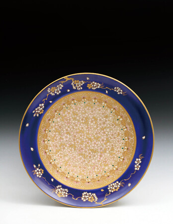 「瑠璃地 桜尽くし飾皿」 （径30.4×高さ4.6cm、箱後日） 825,000円