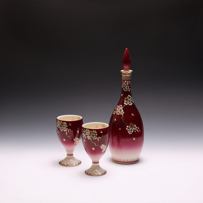 「酒器セット 紅ぼかし 桜文」 （ 径10.2×高さ31.5cm　 酒杯：径7.3×高さ12.6cm、箱後日） 220,000円