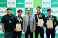 京都先端科学大学パワーリフティング部の3選手が世界学生パワーリフティング選手権大会に日本代表として出場 本学 永守理事長が、ベンチプレス種目で世界新記録を樹立した犬伏選手を含め、選手たちを表彰