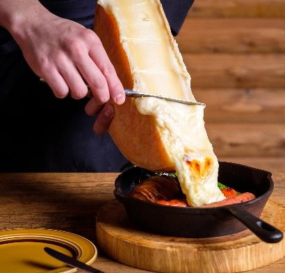 チーズ好きによる チーズ好きのための チーズ料理専門店 Ccc Cheese Cheers Cafeチーズチーズカフェ が京都 四条河原町 にグランドオープン 株式会社globridgeのプレスリリース
