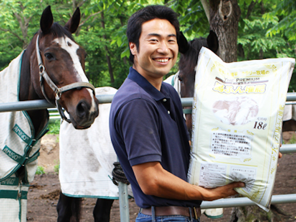 馬糞堆肥で引退馬の飼育費用を捻出します