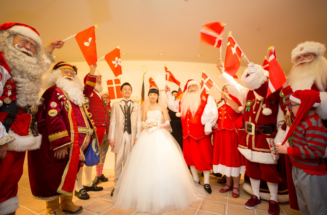 世界のサンタクロースが大阪にやってきた 日本で唯一の感動 クリスマス挙式 受付スタート 株式会社ニュー オータニのプレスリリース