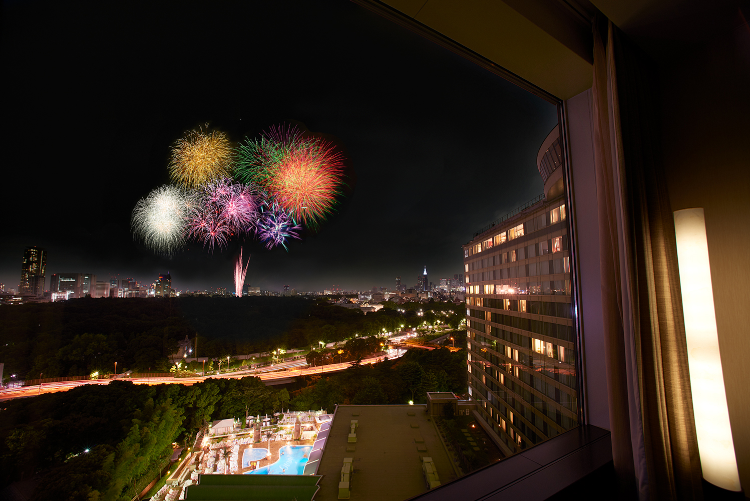 3年ぶりの 神宮外苑花火ひとりじめプラン 販売決定 12 000発が打ち上がる都内最大級の花火 大会をお部屋で愉しむ一夜限りのプレミアムプラン 株式会社ニュー オータニのプレスリリース