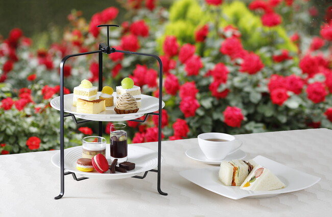 まもなく予約受付終了！真紅のバラ園で優雅なヌン活を『アフタヌーンティー at レッドローズガーデン』