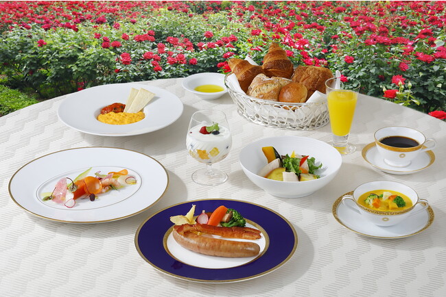 開園前の時間を独占！王道のブレックファーストで優雅な朝のひとときを。『レッドローズガーデンで朝食を』