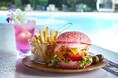 プールに映える“食べるアート”！ピンクバーガー＆選べるピンクドリンクセットが新登場