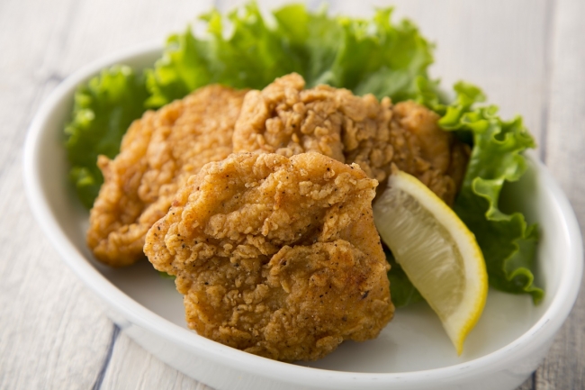 「自家製フライドチキン」（580円）