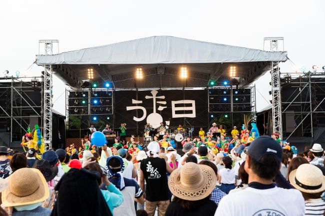「沖縄からうた開き！うたの日コンサート2015 in嘉手納」の模様　約5,000人が集結