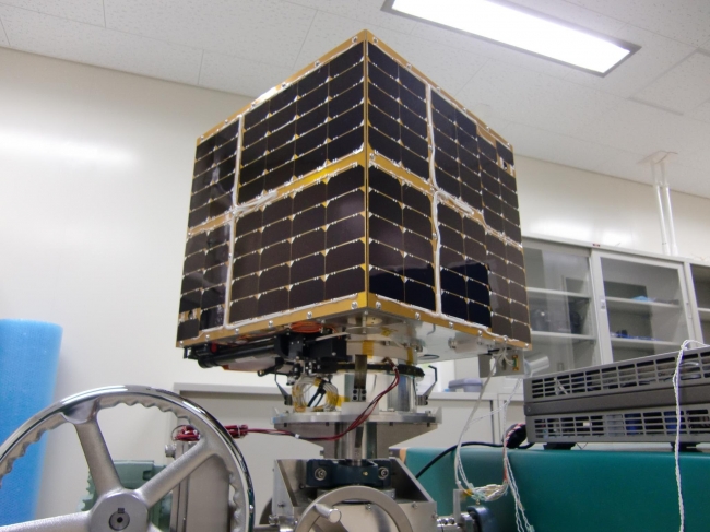 小型人工衛星QSAT-EOS