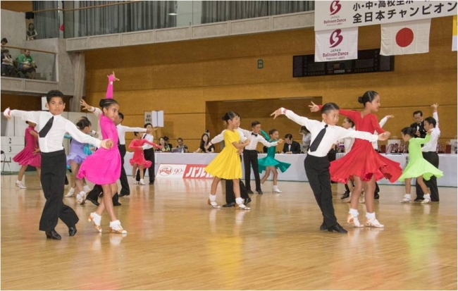 小 中 高校生ボールルームダンス 全日本チャンピオンシップ 開催 ジュニア選手400ペアが ダンス日本一 を目指して躍動 株式会社バルカーのプレスリリース