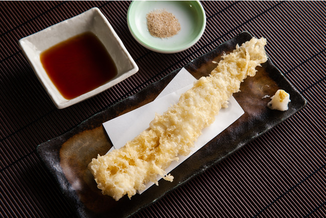 2.   長崎県対馬産　金穴子の一本揚げ