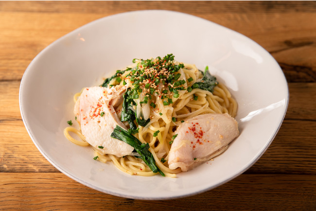 蒸し鶏と青ネギの和風ソース／1,080円