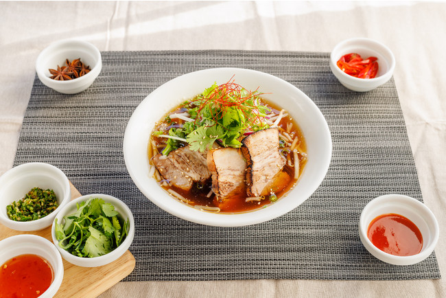 【冷製】炙りチャーシューと香味野菜のフォー