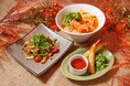 【モンスーンカフェ】10月9日（金）より「秋の限定メニュー」が新登場！旬の味わいとスパイスが織りなす 秋限定のエスニックディッシュ＆スイーツ全4品を販売開始