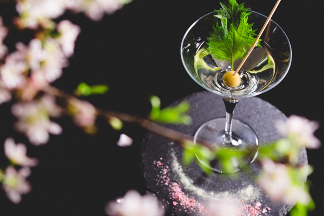 五感で楽しむ次世代カクテルが登場 期間限定で桜が香るマティーニも グローバルダイニングのプレスリリース