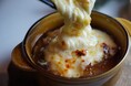 チーズをたっぷり後がけする【チーズレストランが作るオニオングラタンスープ】を販売開始 恵比寿 Cheese Tavern CASCINA(チーズタバーンカシーナ)