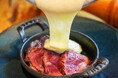 チーズを豪快にかける“肉×チーズ”の新作が登場。9周年記念『バベットステーキ チーズマッシュポテト』販売＆アニバーサリーコースをリニューアル【恵比寿CheeseTavernCASCINA】