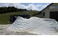 真夏の日本に雪が降る！？最高・最新のイタリア製スノーマシン「SNOWMAX」がデモンストレーションにむけ調整運転実施中。連日の猛暑の中、絶賛造雪・順調稼働で菅平裏太郎ゲレンデに雪山発生中！！