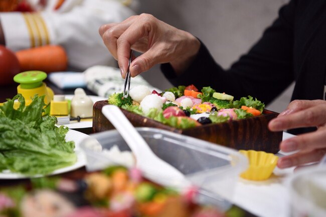 東京都内で開催されたグルメイベント「日本における遼寧の味」の開幕式の様子(2022年11月18日撮影)。(c)AFPBB News 東京都内で開催されたグルメイベント「日本における遼寧の味」の開幕式の様子(2022年11月18日撮影)。(c)AFPBB News