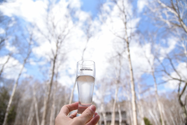 清里高原に群生する白樺から採取した天然の樹液水を使用
