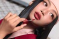 3CEから #三角ティント 新登場！​。弾む光沢、“てりっと”オイルティント。​クリアなオイル膜で、色ツヤ密着ロック。​