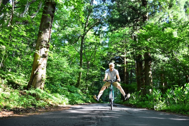 新緑の季節は野尻湖周辺のサイクリングも楽しめる