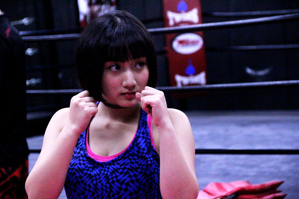 Knock Outオフィシャルサポーター紗綾がキックボクシングを体験 圧巻のパンチを披露 株式会社ブシロードのプレスリリース
